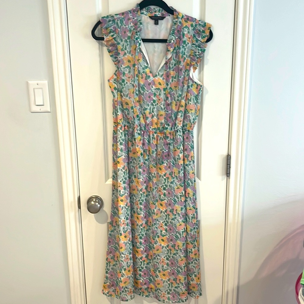 Banana republic, discontinued, size medium floral, dress with ruffles